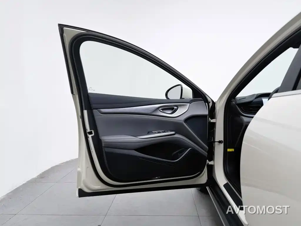 BYD Seal 2024 Glory Edition DM-i 1.5L 121km Luxury — фото 6