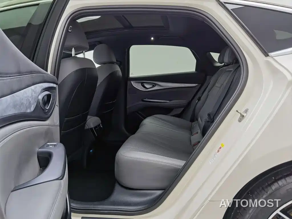 BYD Seal 2024 Glory Edition DM-i 1.5L 121km Luxury — фото 13