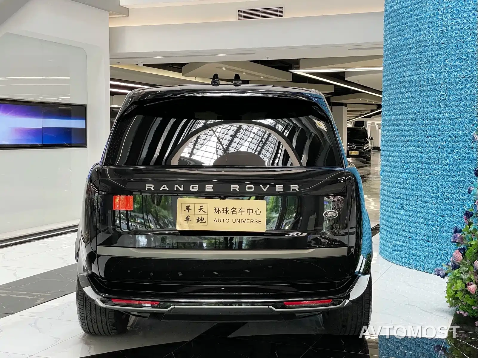 Land Rover Range Rover 2023 3.0 L6 360PS Golden Age Edition — фото 5