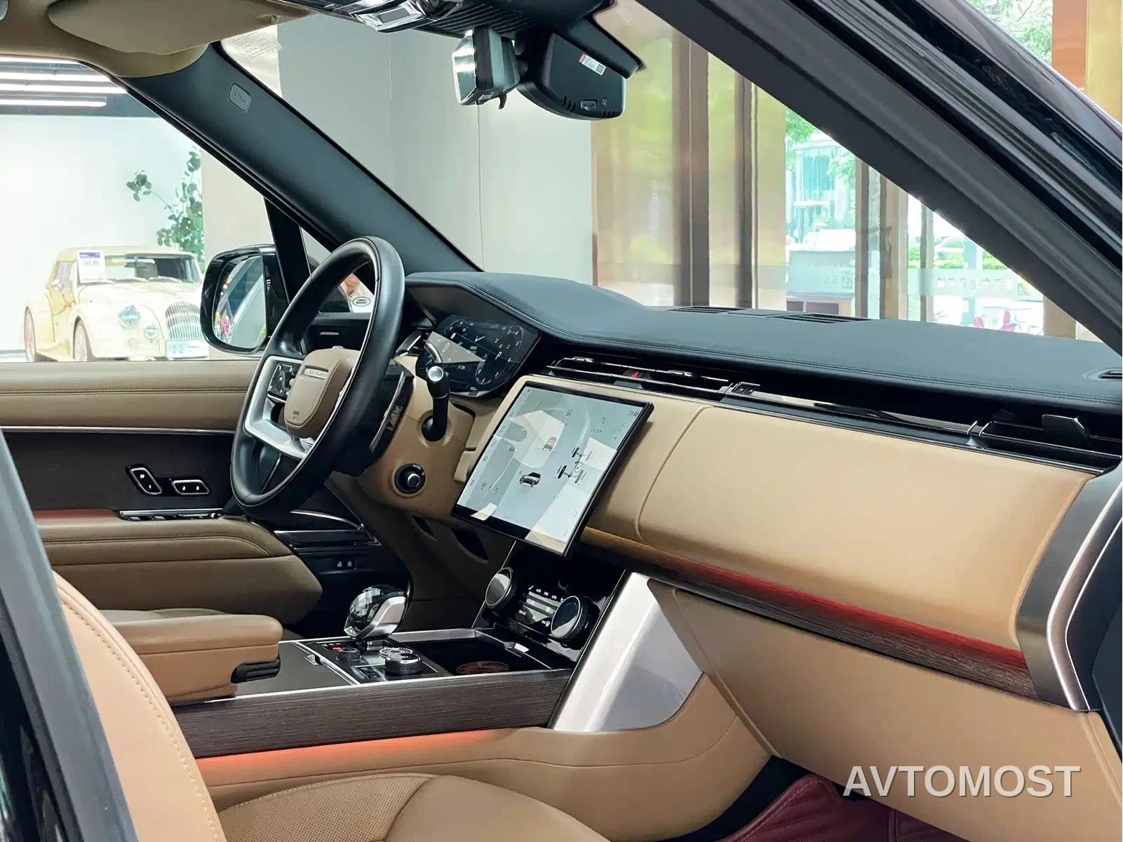 Land Rover Range Rover 2023 3.0 L6 360PS Golden Age Edition — фото 18