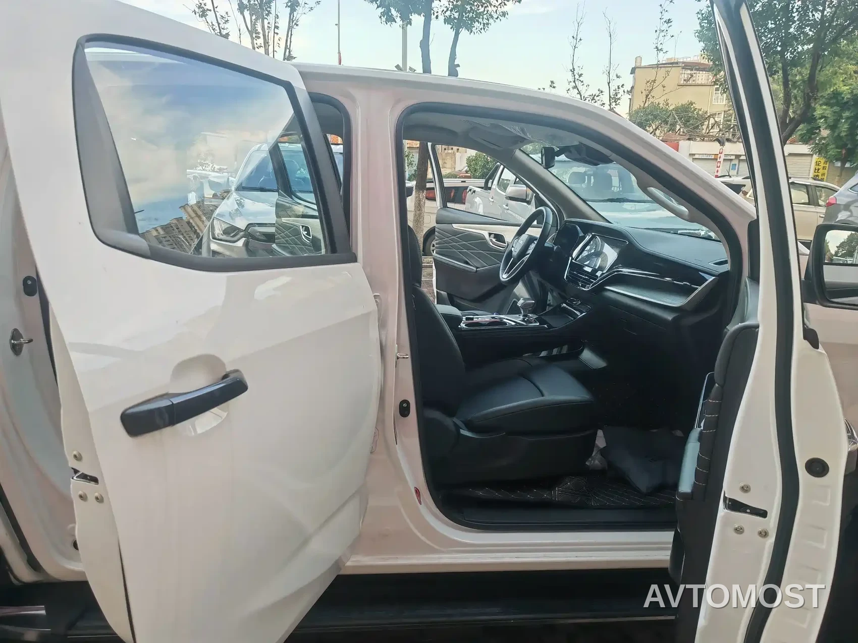 Isuzu D-MAX 2023 1.9T Automatic 4WD V-CROSS Comfort Leader — фото 13