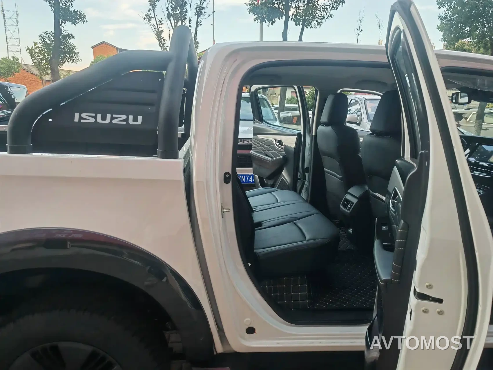 Isuzu D-MAX 2023 1.9T Automatic 4WD V-CROSS Comfort Leader — фото 14