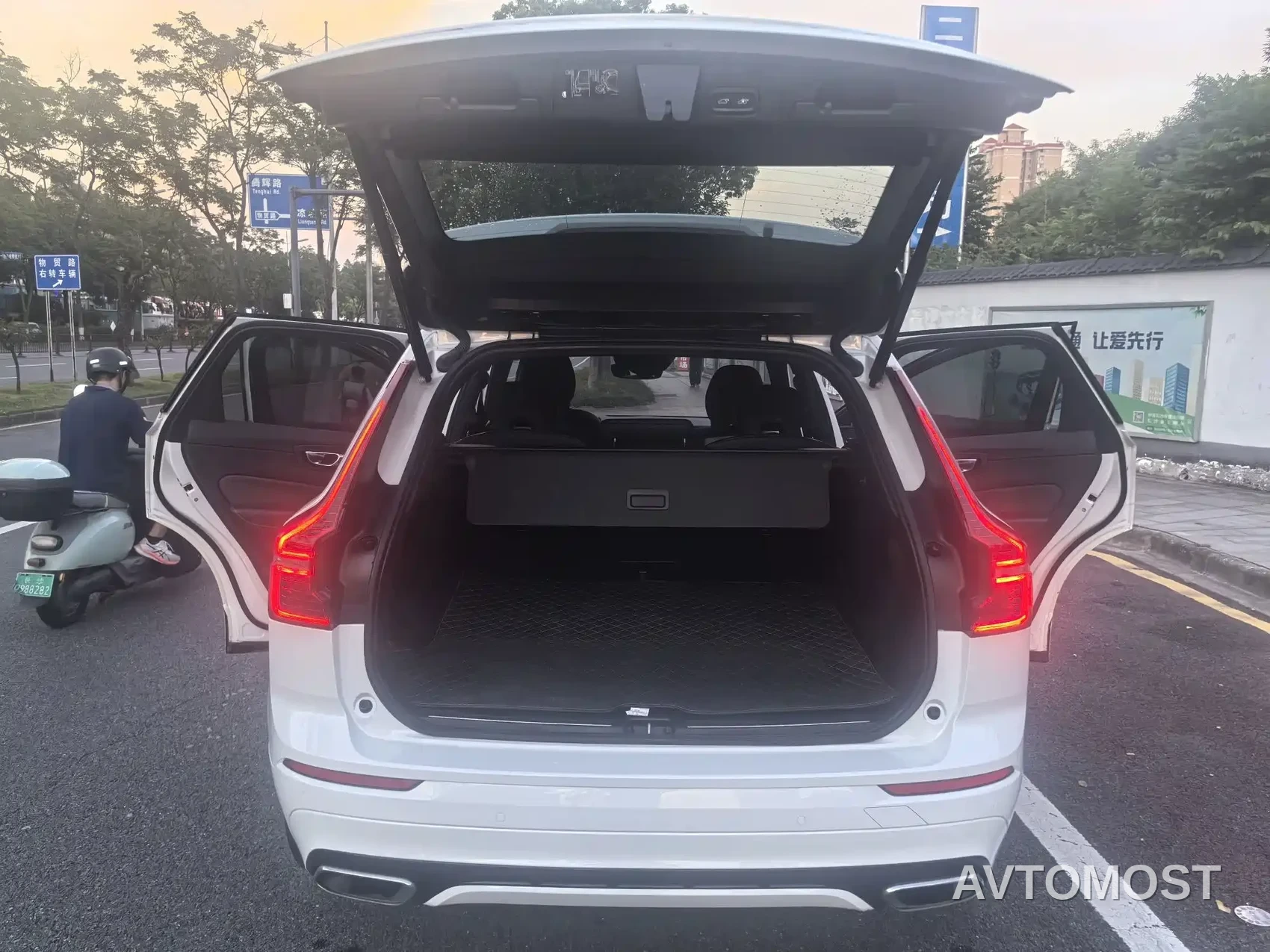 Volvo XC60 Plug-in Hybrid 2021 T8 E-Drive Hybrid Inscription Sport — фото 10