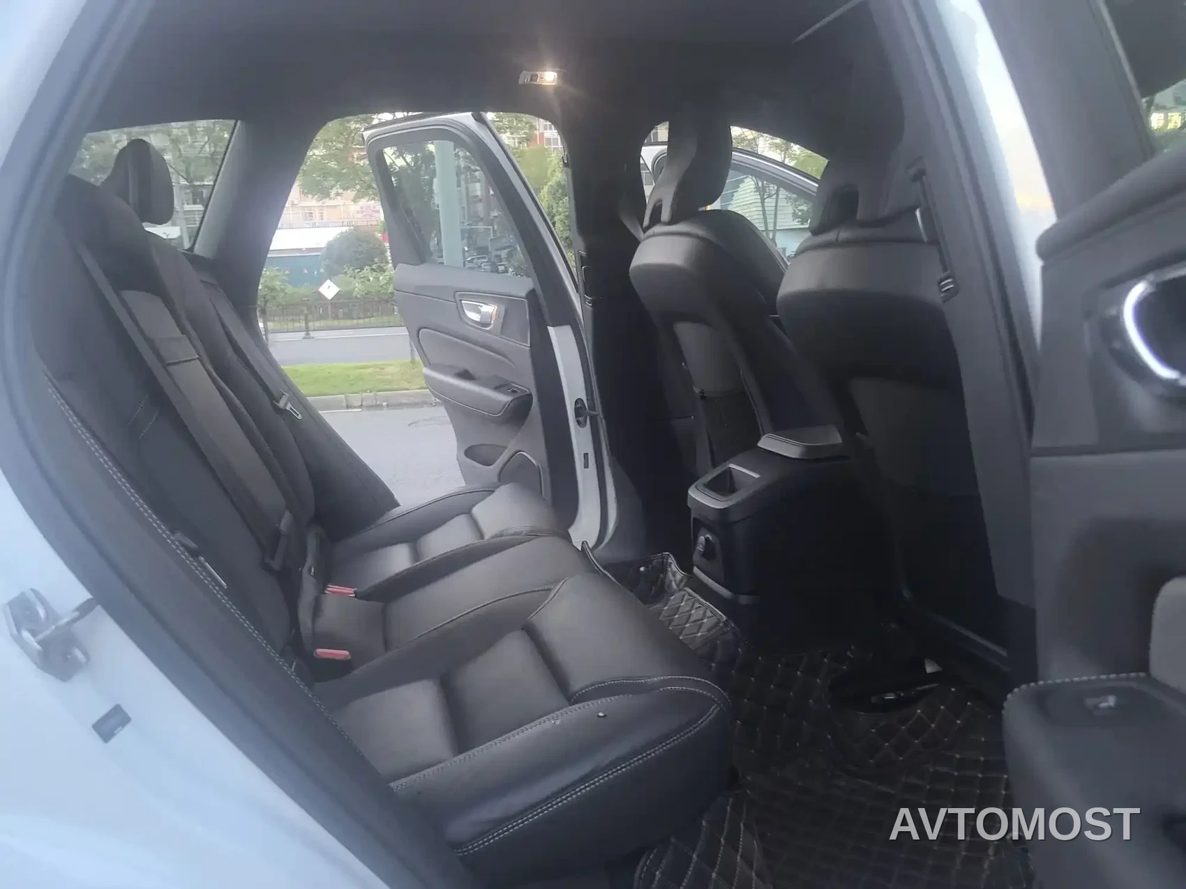 Volvo XC60 Plug-in Hybrid 2021 T8 E-Drive Hybrid Inscription Sport — фото 16
