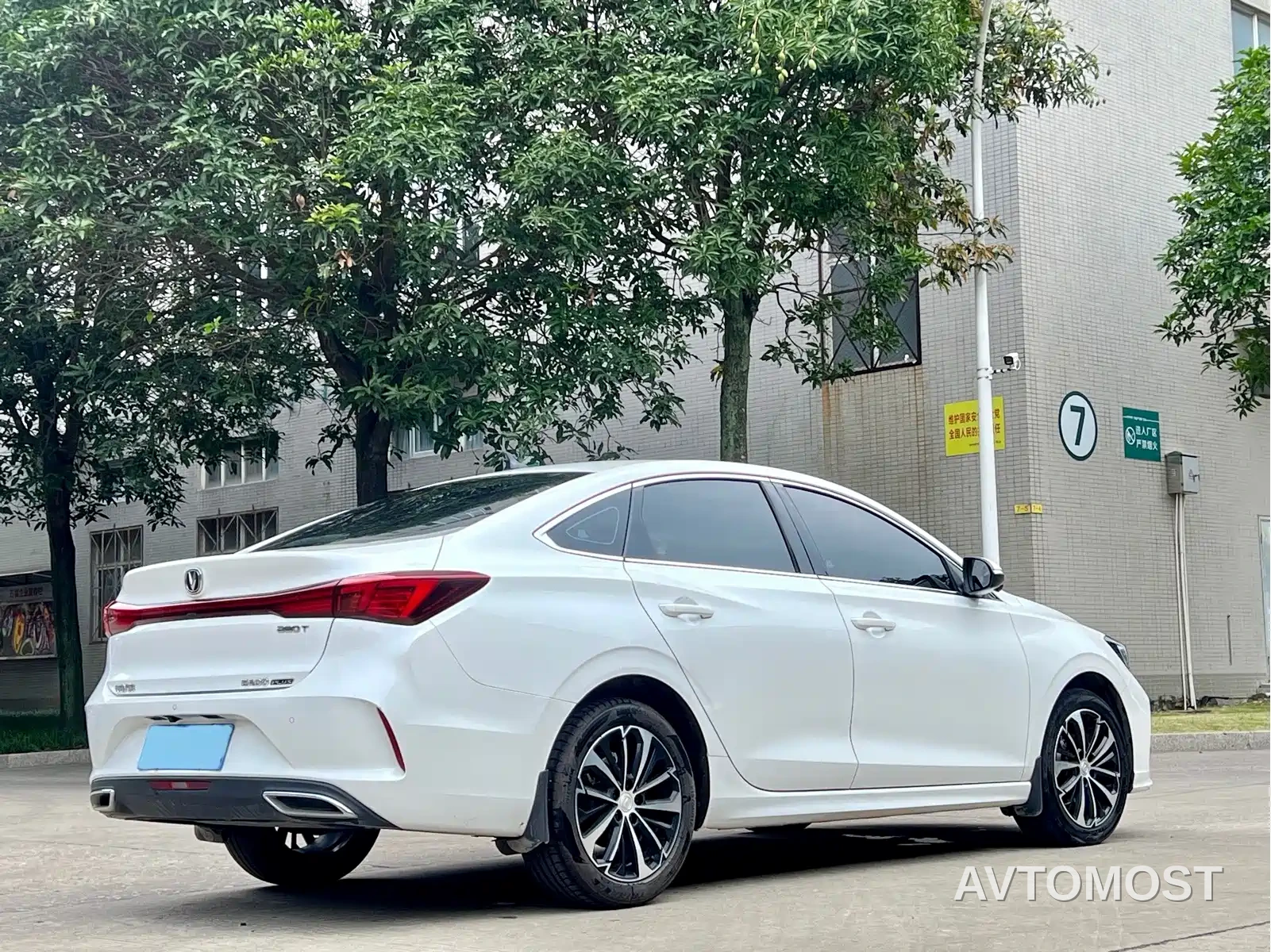 Changan Eado 2022 PLUS Blue Whale NE 1.4T GDI DCT Premium Edition — фото 8