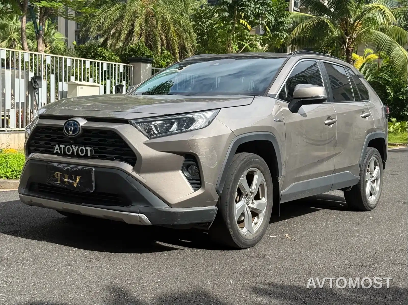 Toyota RAV4 Rongfang Dual Engine E+ 2022 2.5L 2WD Elite Pro — фото 1