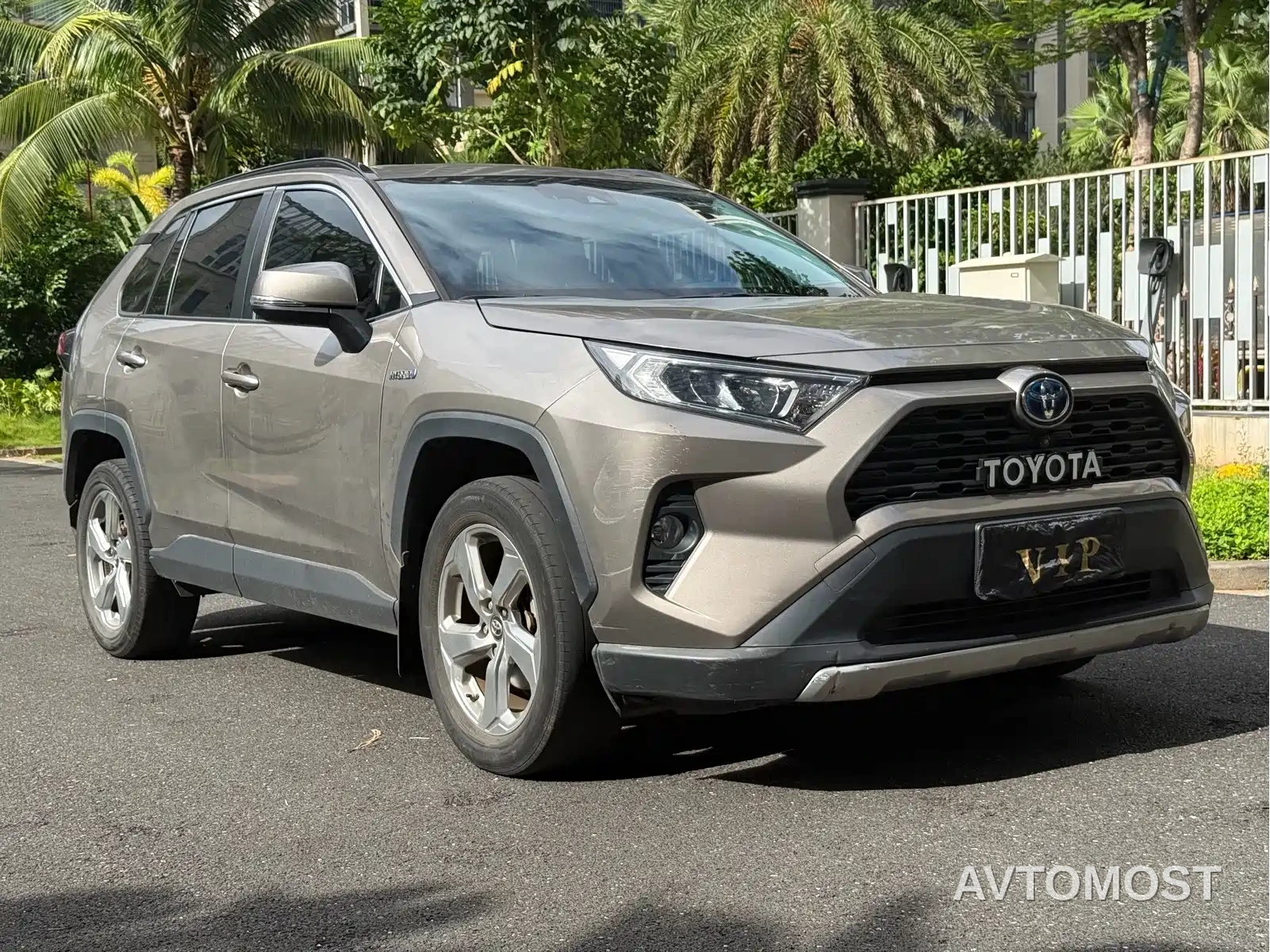 Toyota RAV4 Rongfang Dual Engine E+ 2022 2.5L 2WD Elite Pro — фото 12