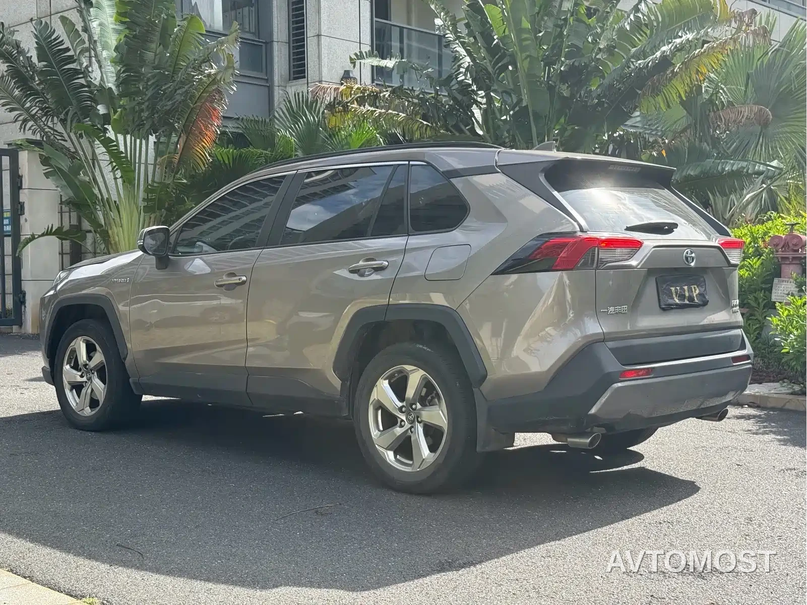 Toyota RAV4 Rongfang Dual Engine E+ 2022 2.5L 2WD Elite Pro — фото 16