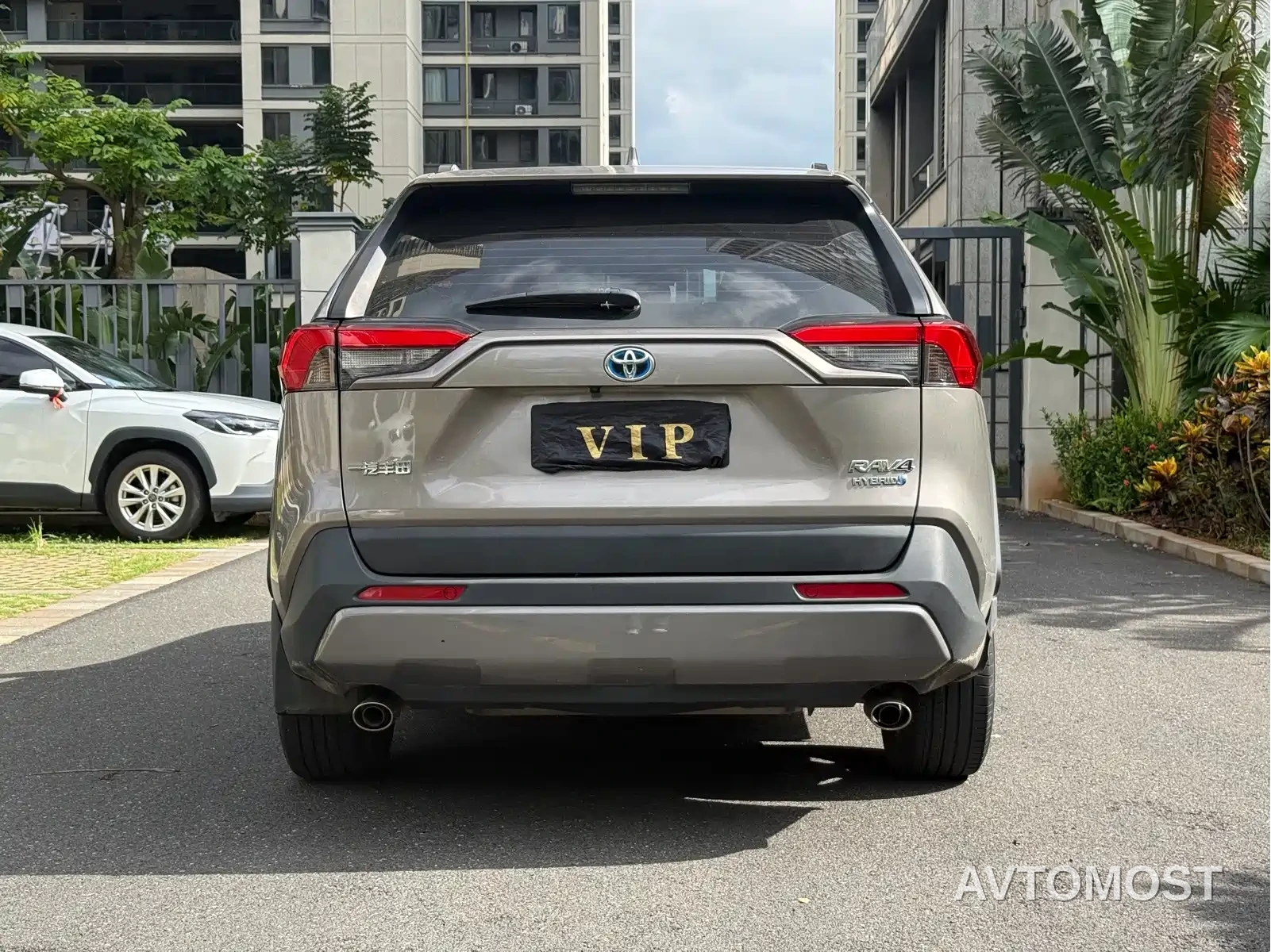 Toyota RAV4 Rongfang Dual Engine E+ 2022 2.5L 2WD Elite Pro — фото 17