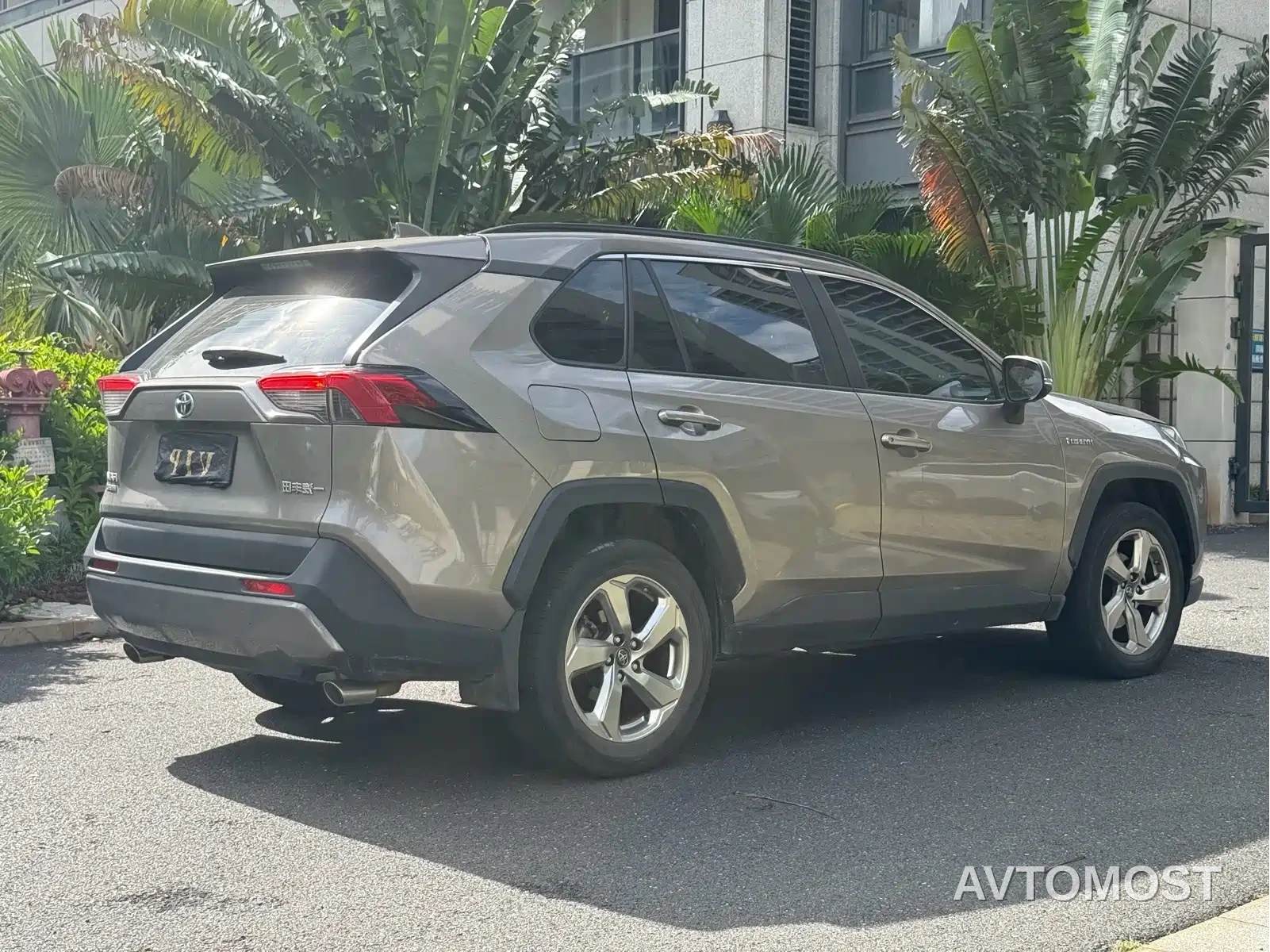 Toyota RAV4 Rongfang Dual Engine E+ 2022 2.5L 2WD Elite Pro — фото 18