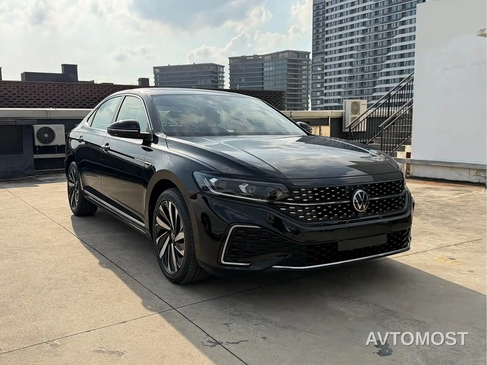 Volkswagen Passat 2022 330TSI Starlight Elite Edition — фото 3