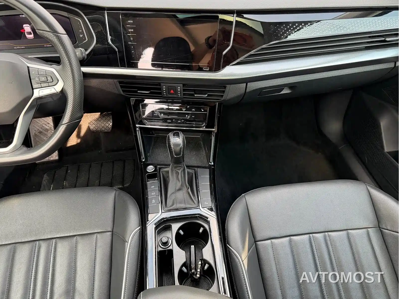 Volkswagen Passat 2022 330TSI Starlight Elite Edition — фото 9