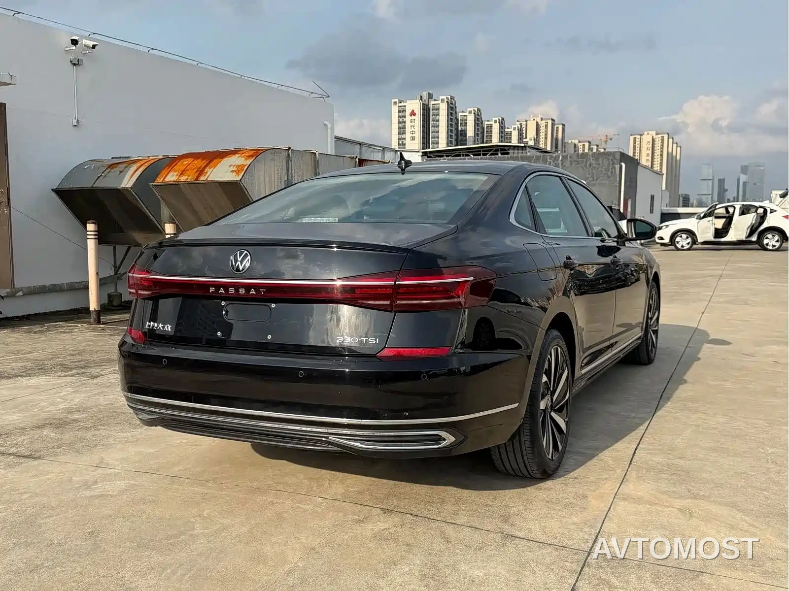Volkswagen Passat 2022 330TSI Starlight Elite Edition — фото 14