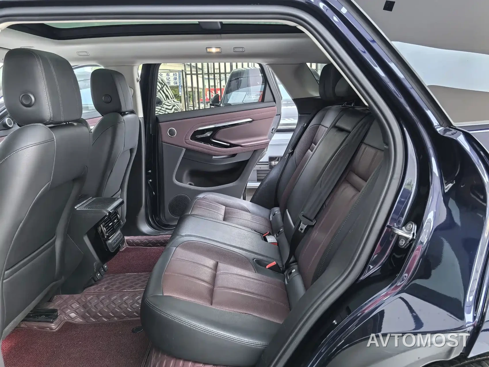 Land Rover Range Rover Evoque New Energy 2021 Range Rover Evoque L P300e Luxury — фото 10