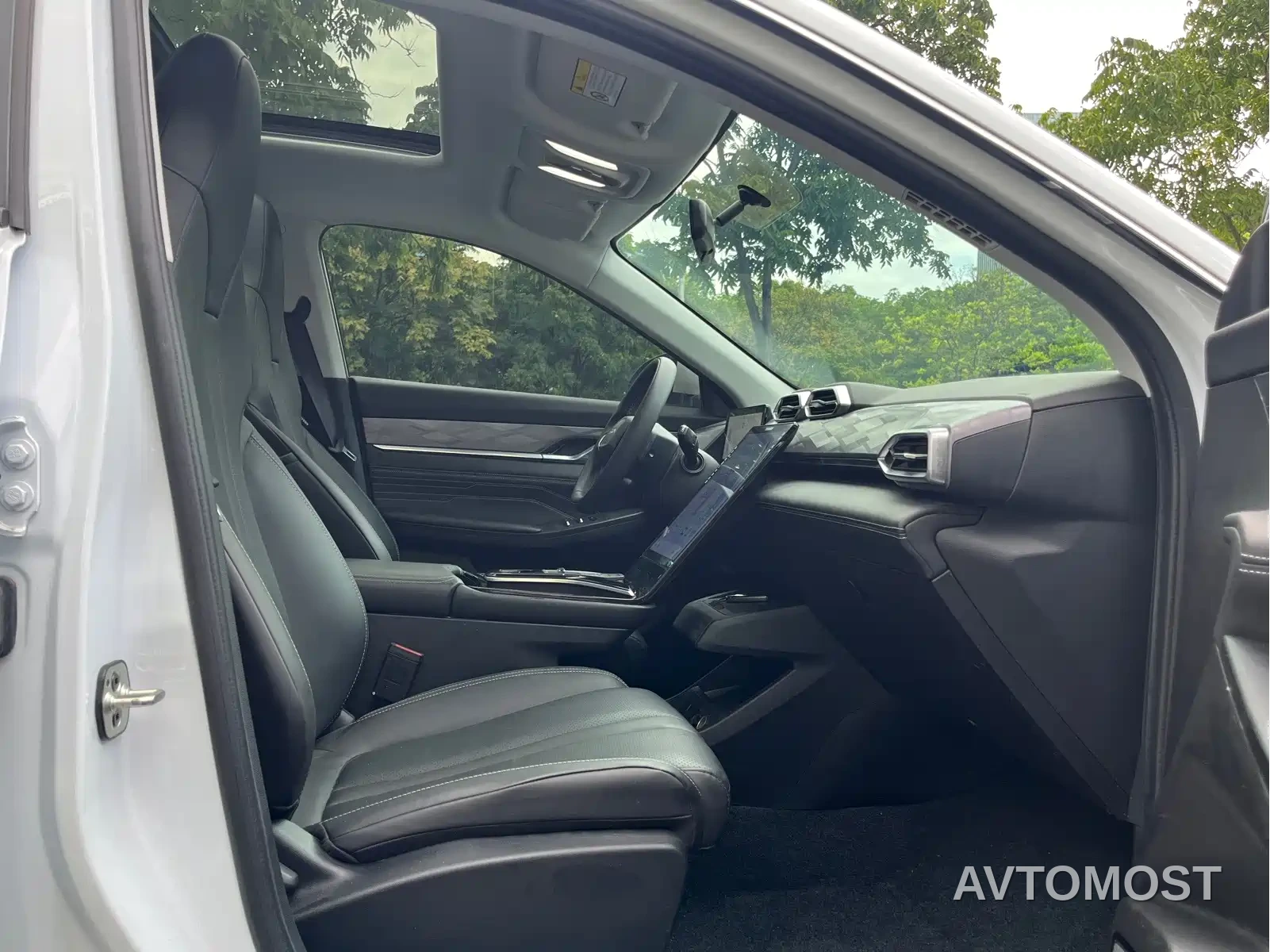 Dongfeng Aeolus Haohan 2024 Glory Edition DH-i 1.5T Luxury — фото 13