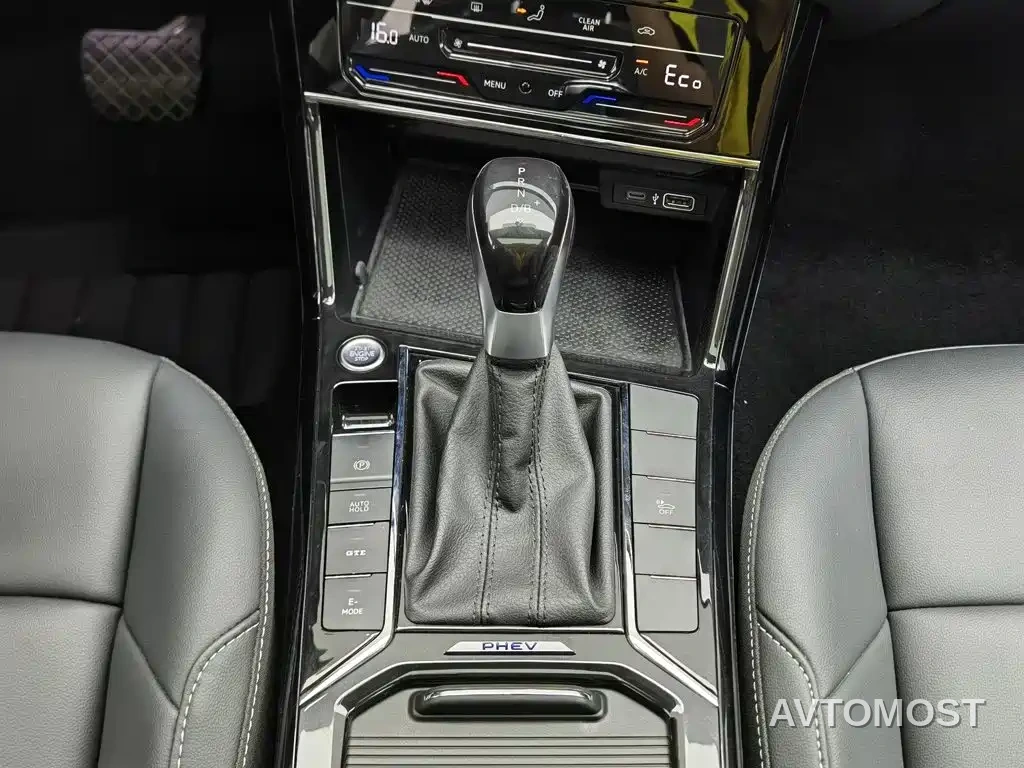 Volkswagen Passat New Energy 2022 430PHEV Hybrid Business Edition — фото 9