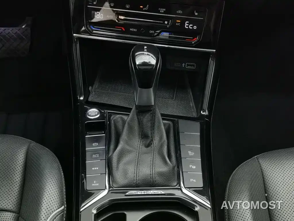 Volkswagen Passat New Energy 2022 430PHEV Hybrid Luxury Edition — фото 11