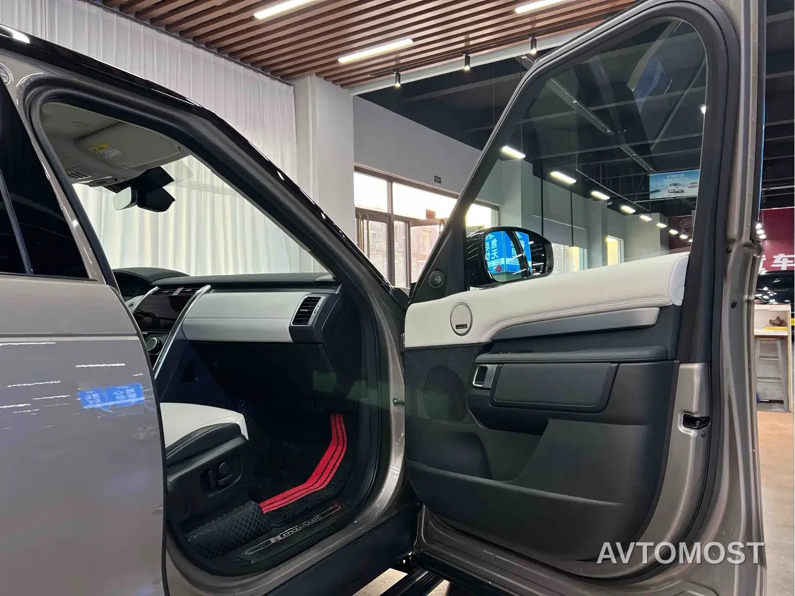 Land Rover Discovery 2021 360PS R-Dynamic HSE — фото 8