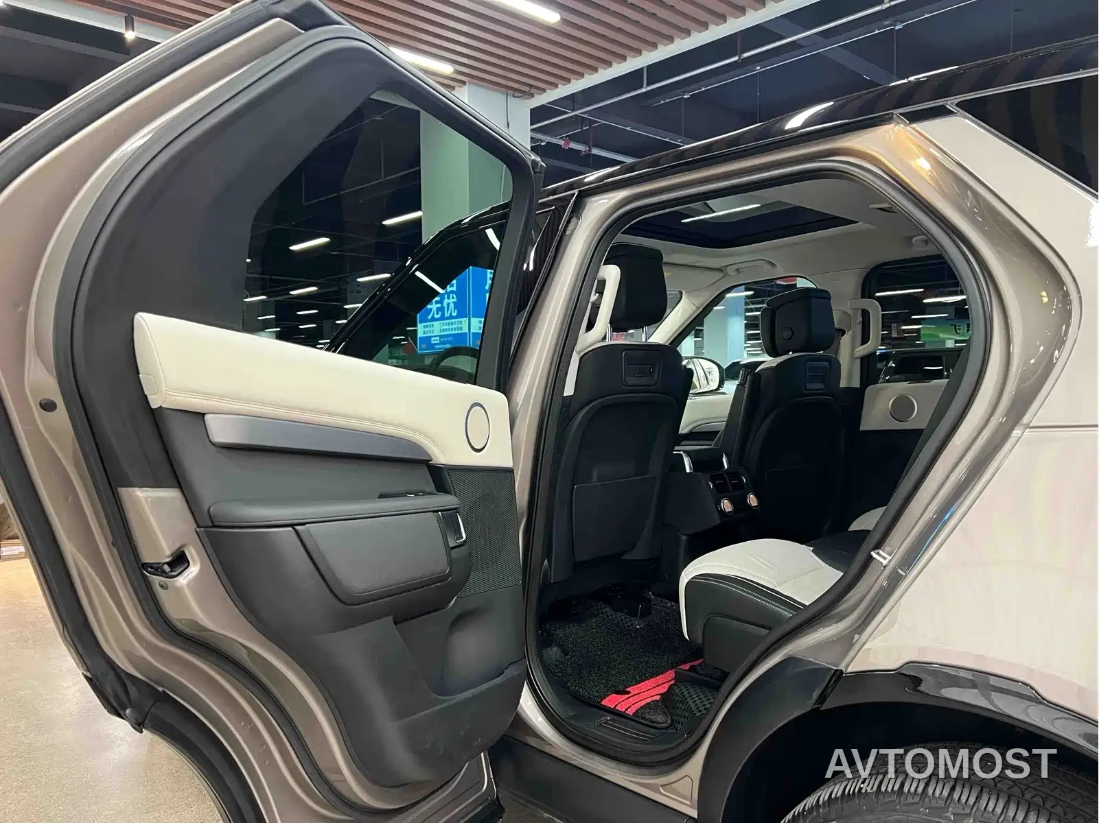 Land Rover Discovery 2021 360PS R-Dynamic HSE — фото 9