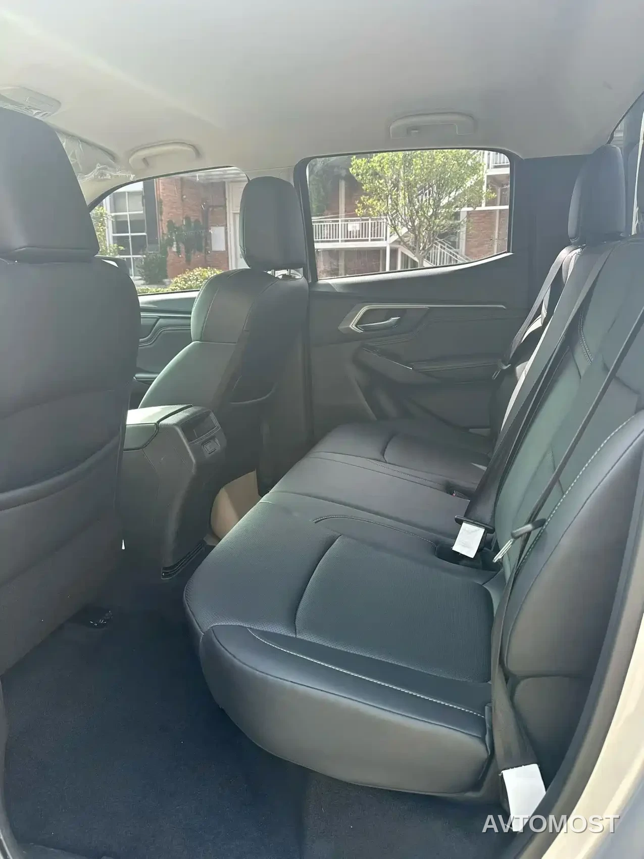 Isuzu Lingtuo 2025 2.5T Manual 4WD Diesel Navigator Long Wheelbase Flatbed — фото 5