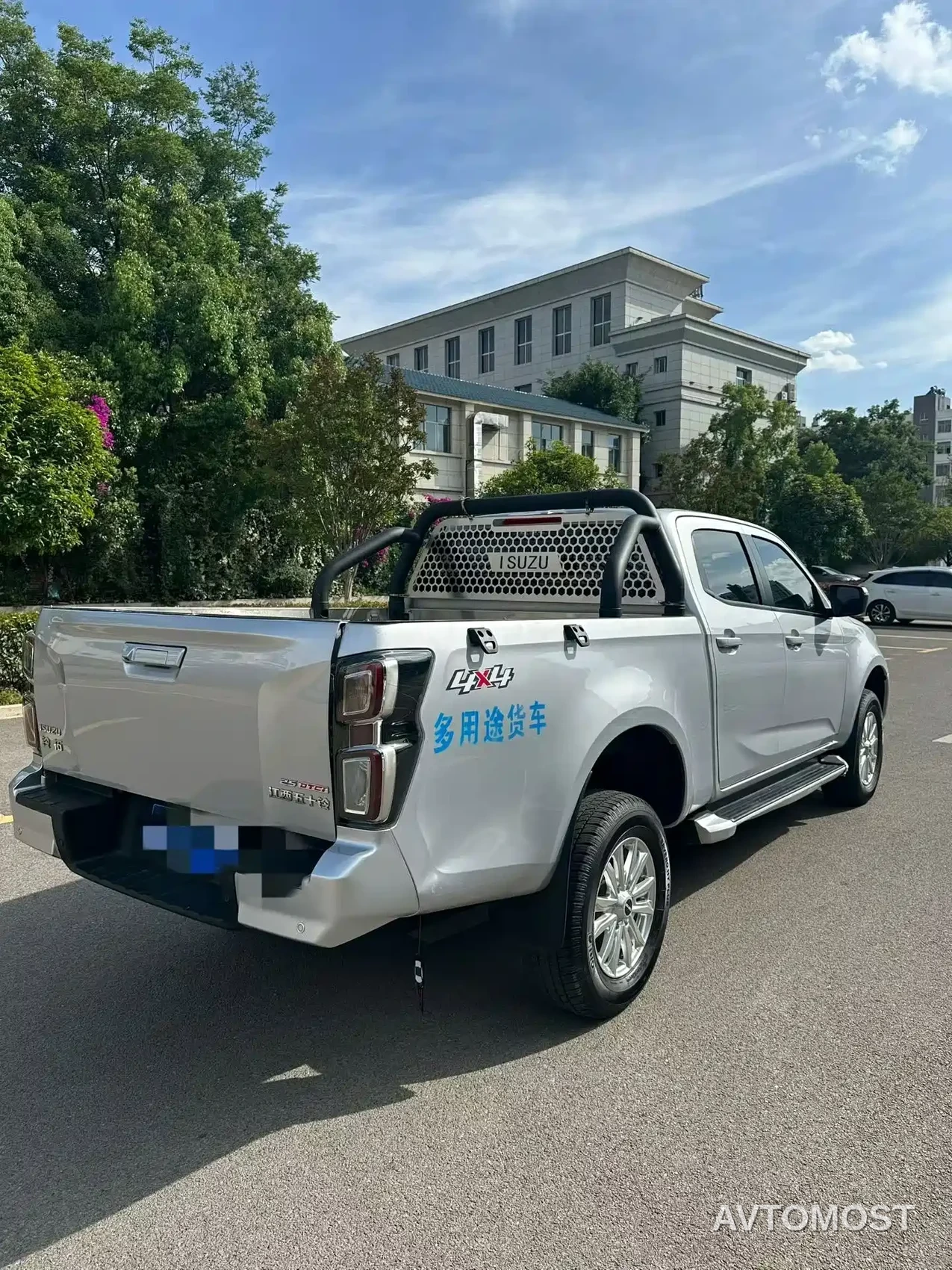Isuzu Lingtuo 2025 2.5T Manual 4WD Diesel Navigator Long Wheelbase Flatbed — фото 7