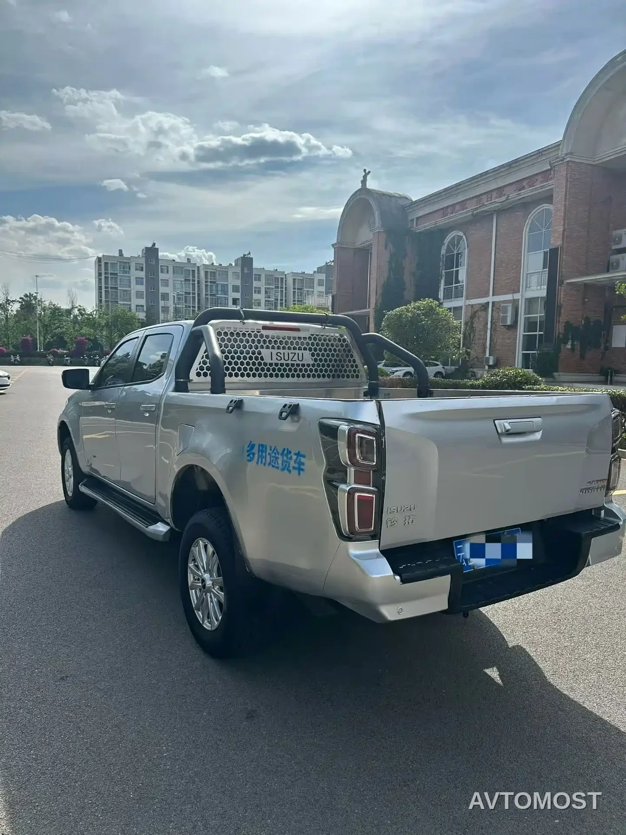 Isuzu Lingtuo 2025 2.5T Manual 4WD Diesel Navigator Long Wheelbase Flatbed — фото 9