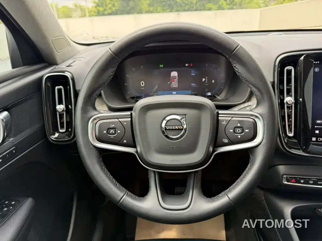 Volvo XC40 2023 B4 AWD Zhiyuan Luxury Edition — фото 3