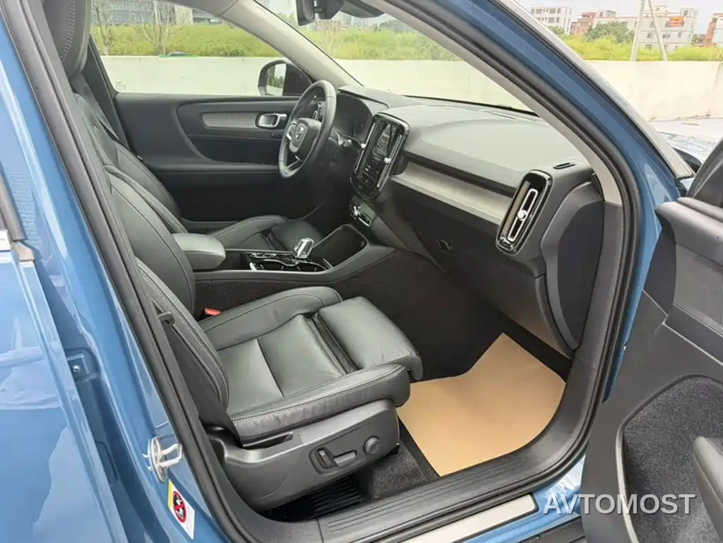 Volvo XC40 2023 B4 AWD Zhiyuan Luxury Edition — фото 17
