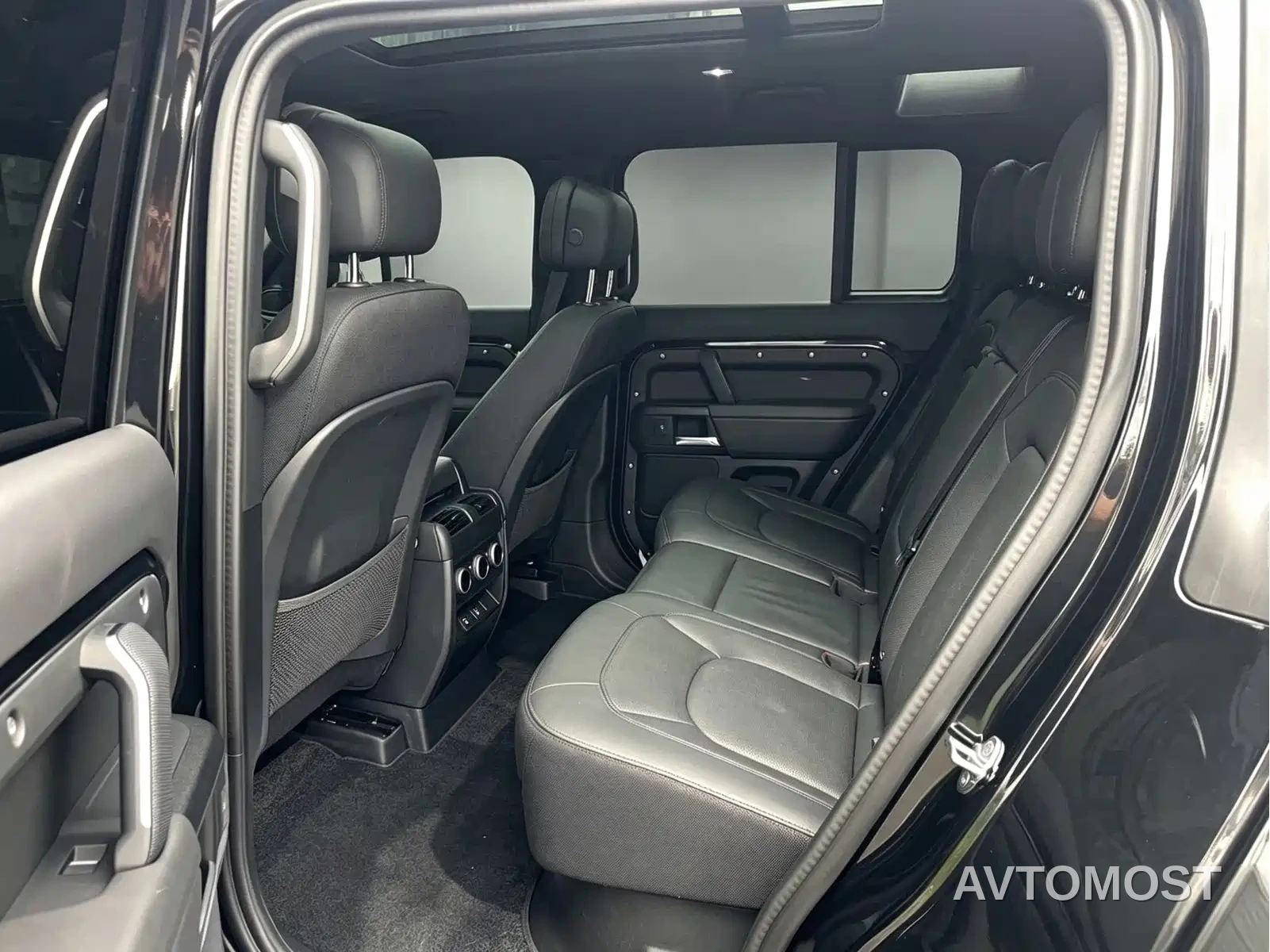 Land Rover Defender 2025 110 3.0T P400 -Dynamic HSE — фото 4