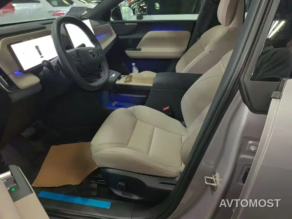 Volvo XC70 Plug-in Hybrid 2025 Standard — фото 10