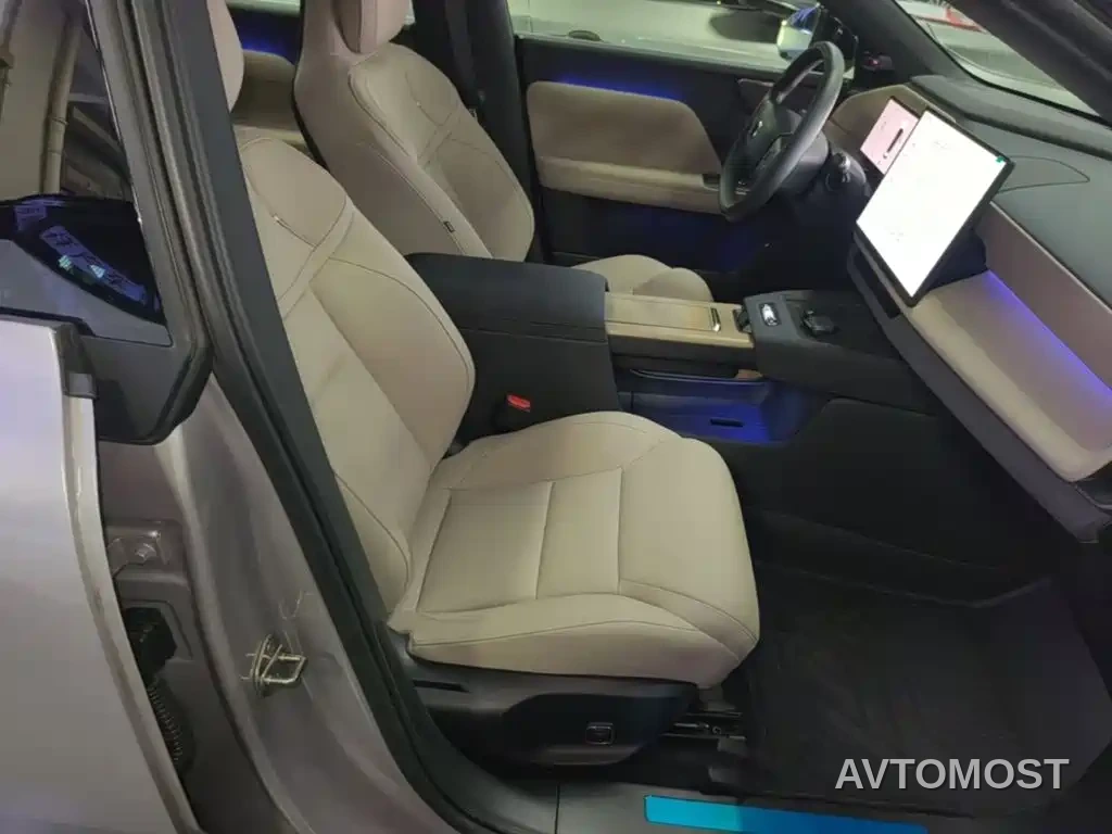 Volvo XC70 Plug-in Hybrid 2025 Standard — фото 20