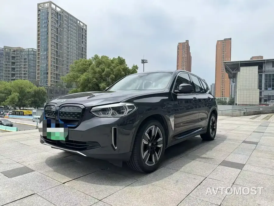 BMW iX3 2021 Leading