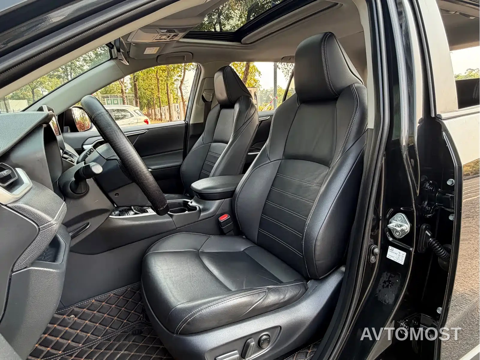 Toyota Wildlander 2021 Hybrid 2.5L E-CVT 2WD Luxury Edition — фото 16