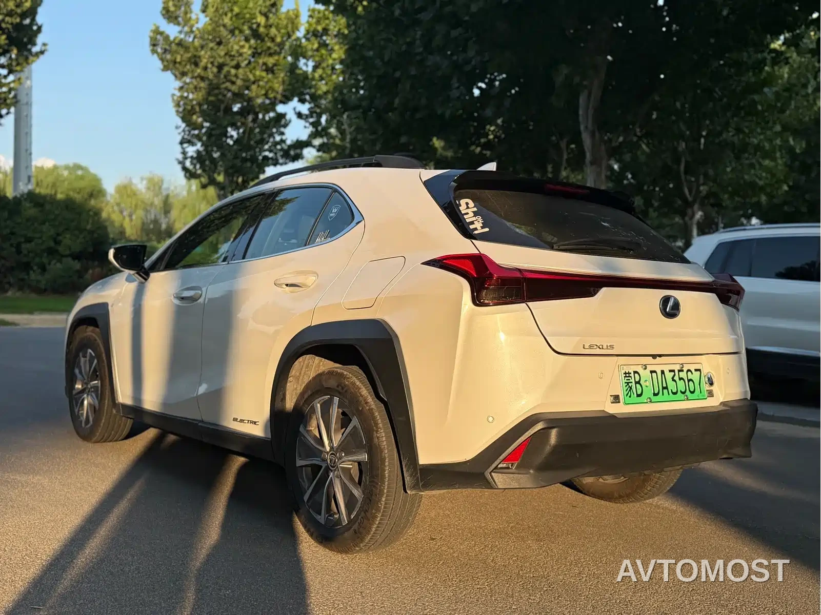 Lexus UX Electric 2020 300e Pure Enjoyment Edition — фото 7