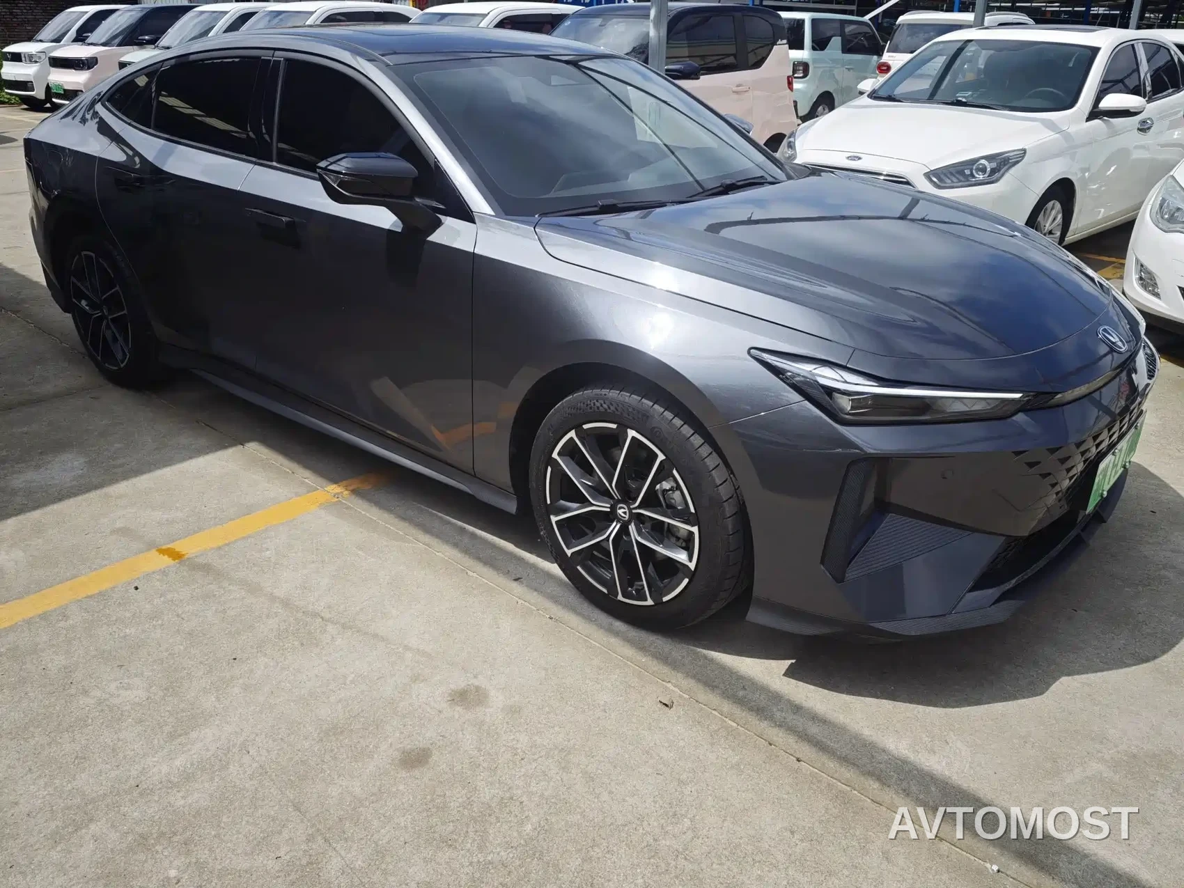 Changan UNI-V iDD 2024 Blue Whale Smart iDD 136km Smart Cool — фото 3
