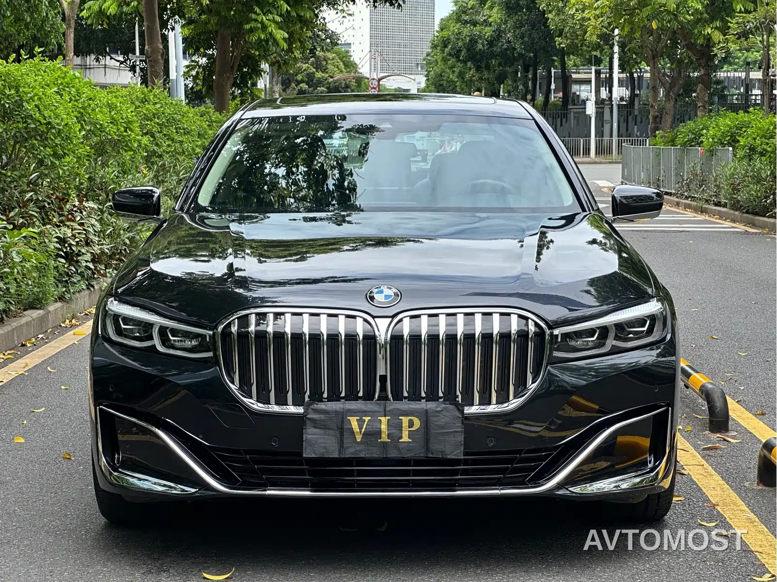 BMW 7 Series 2021 Model 740Li Leading M Sport Package — фото 2