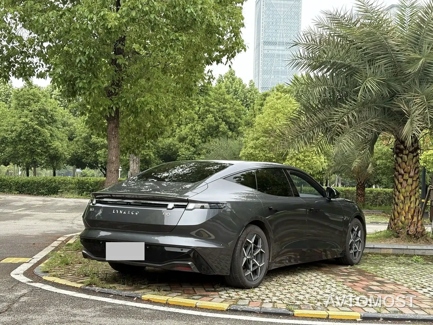 Lynk & Co Z10 2025 Model 95kWh 806km RWD Smart Drive Max — фото 14