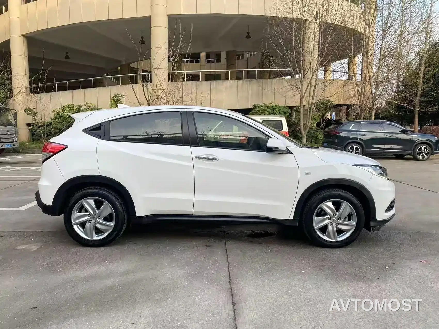 Honda Vezel 2020 1.5L CVT Elite — фото 4