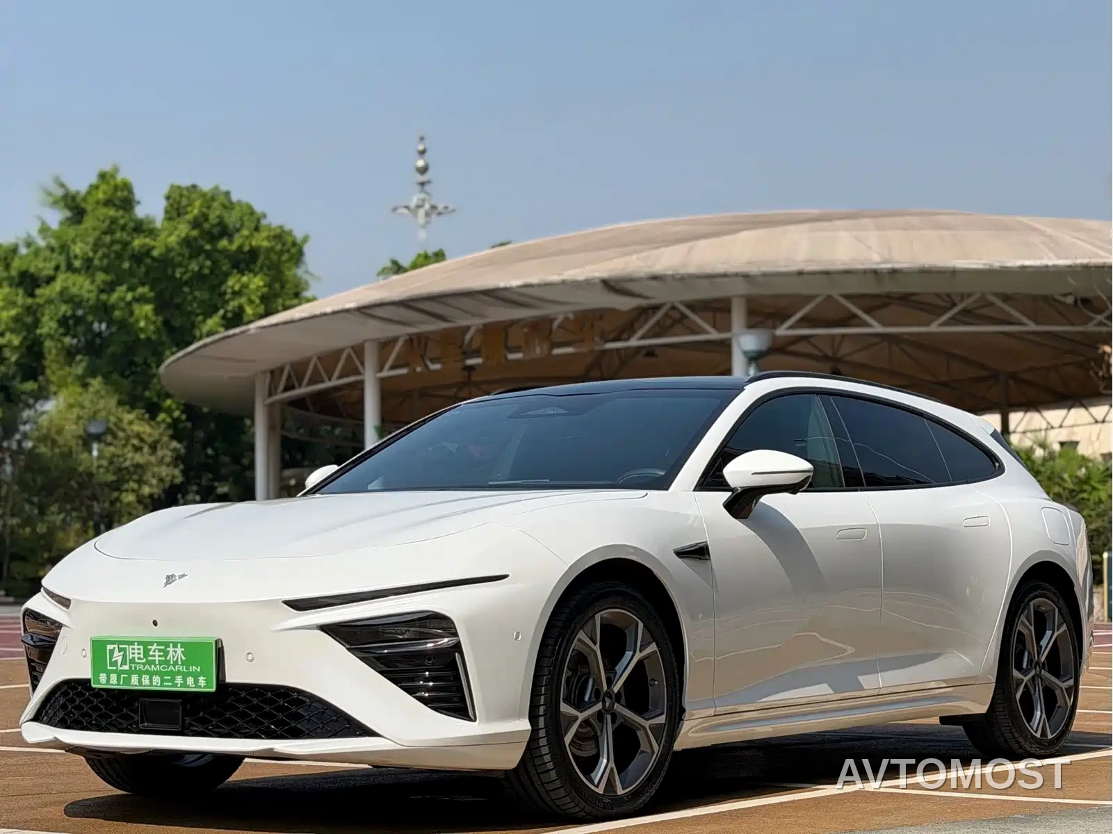 Nezha S Shooting Brake 2024 Extended Range 300 Pro Edition — фото 1