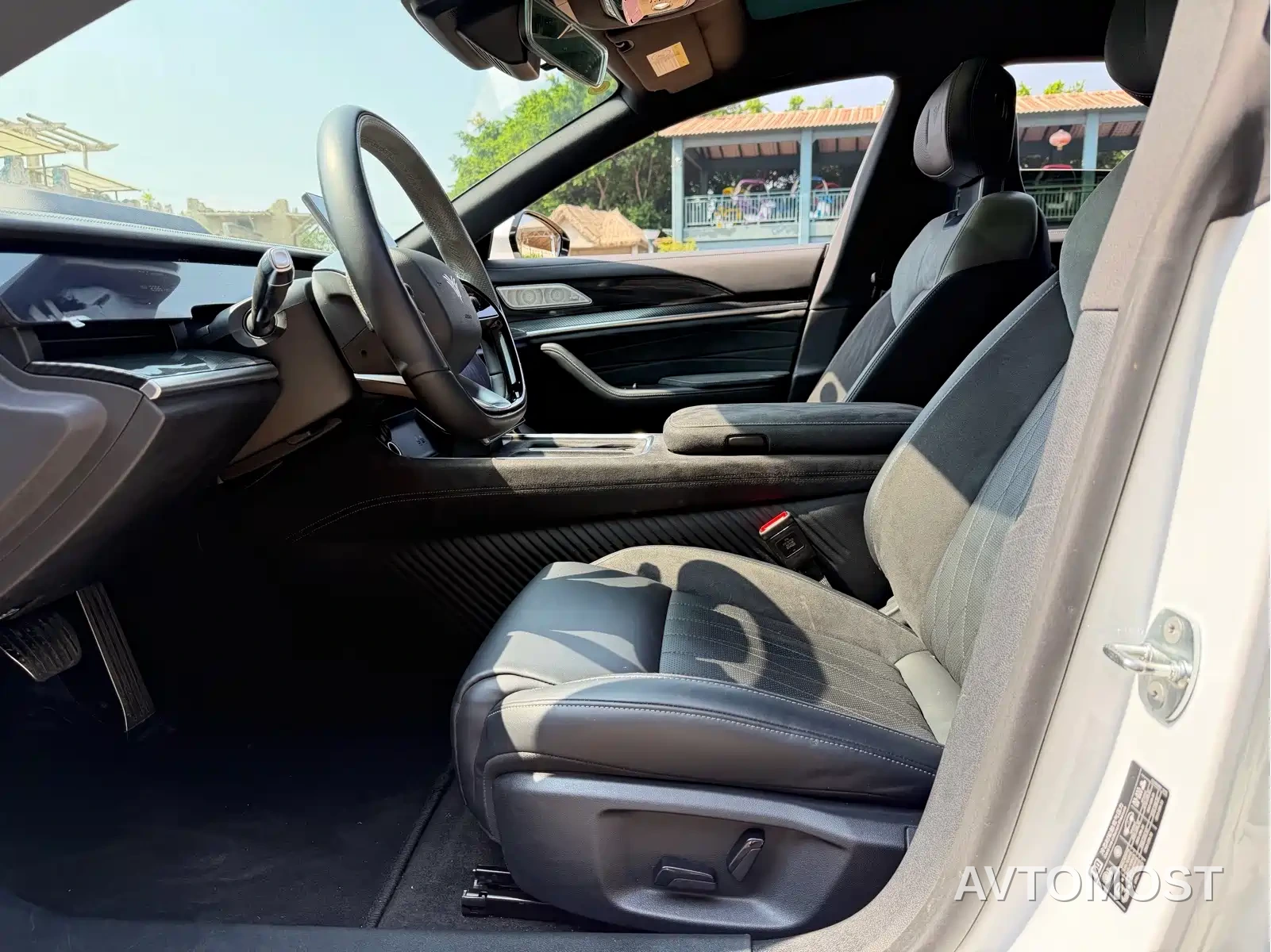 Nezha S Shooting Brake 2024 Extended Range 300 Pro Edition — фото 4