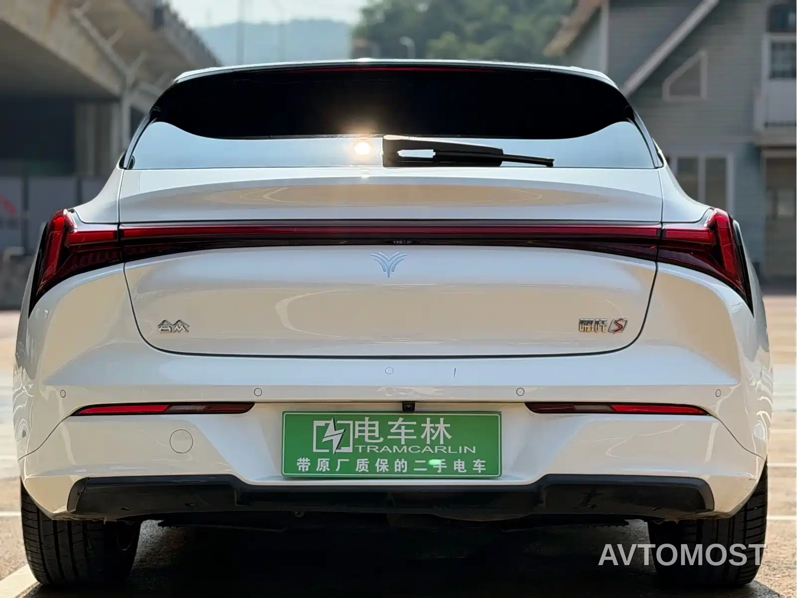 Nezha S Shooting Brake 2024 Extended Range 300 Pro Edition — фото 19