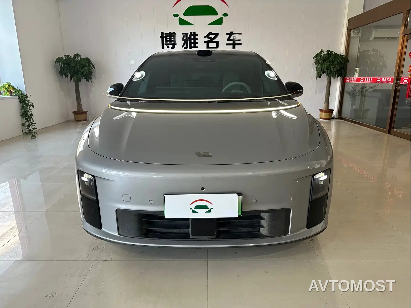 Li Auto i6 2025 4WD Base Model — фото 1