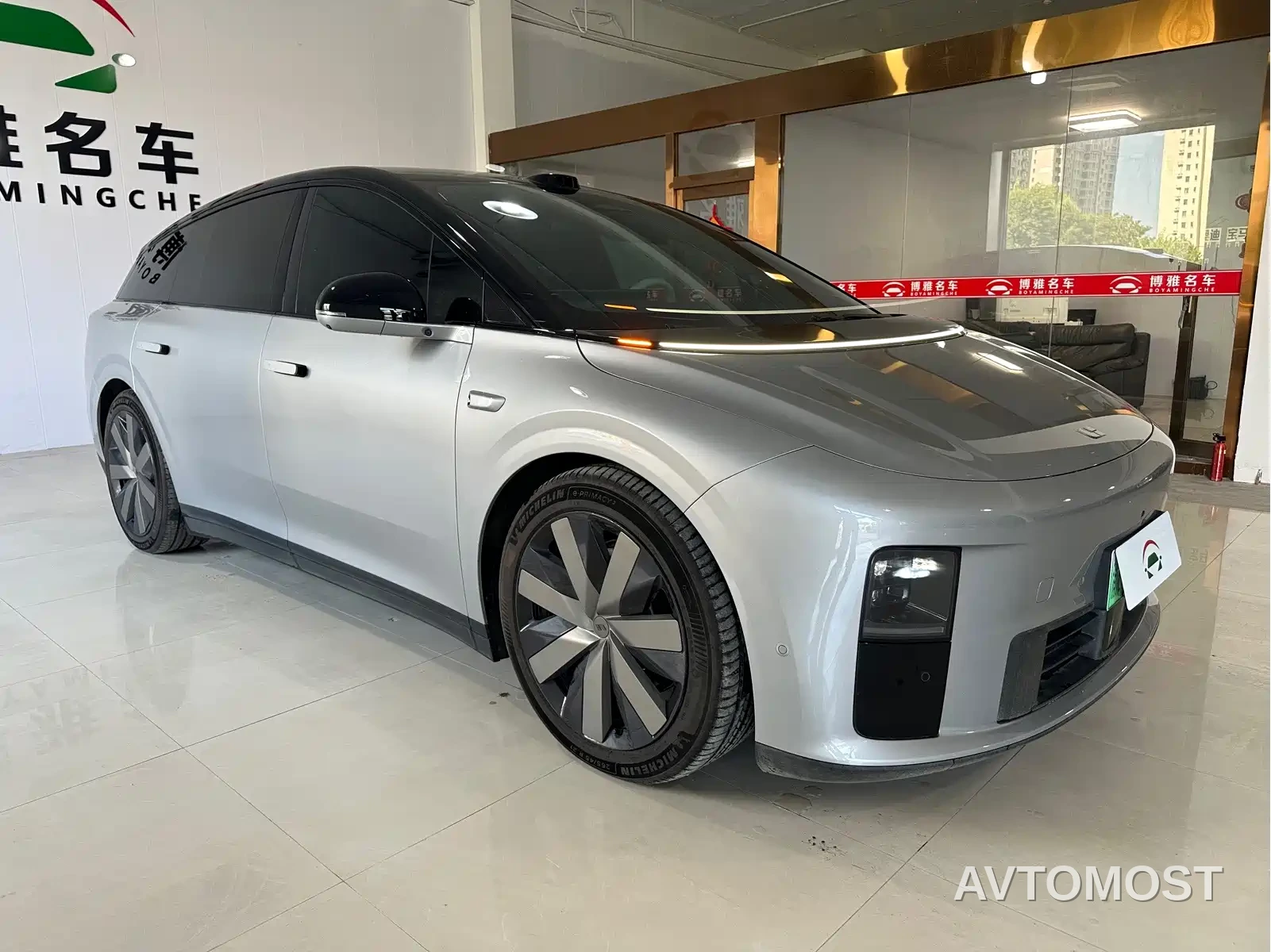 Li Auto i6 2025 4WD Base Model — фото 2