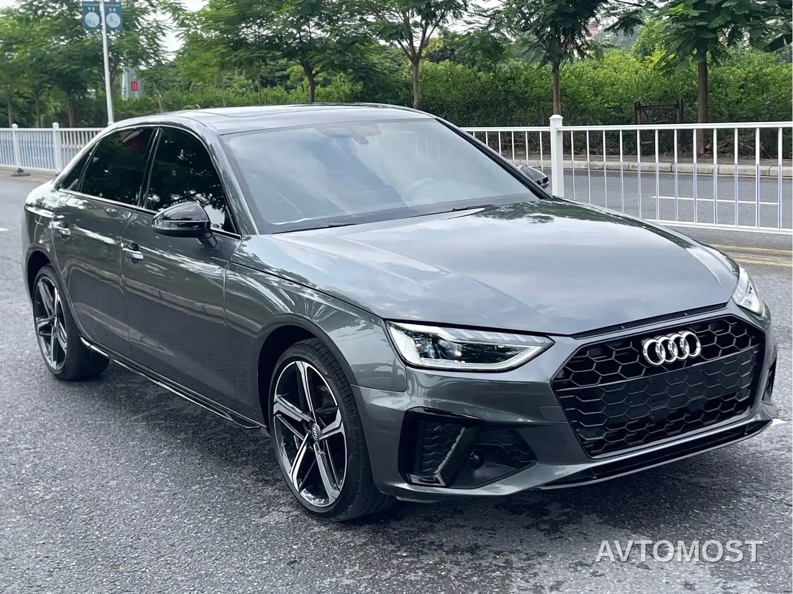 Audi A4L 2025 2 Million Celebration Edition 40 TFSI Luxury Dynamic — фото 3