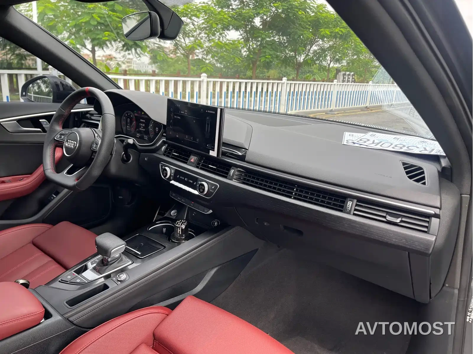Audi A4L 2025 2 Million Celebration Edition 40 TFSI Luxury Dynamic — фото 7