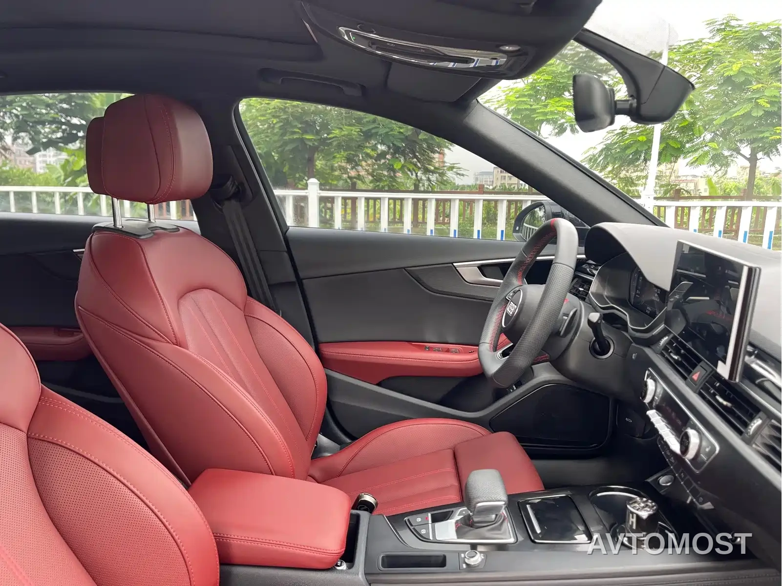 Audi A4L 2025 2 Million Celebration Edition 40 TFSI Luxury Dynamic — фото 8