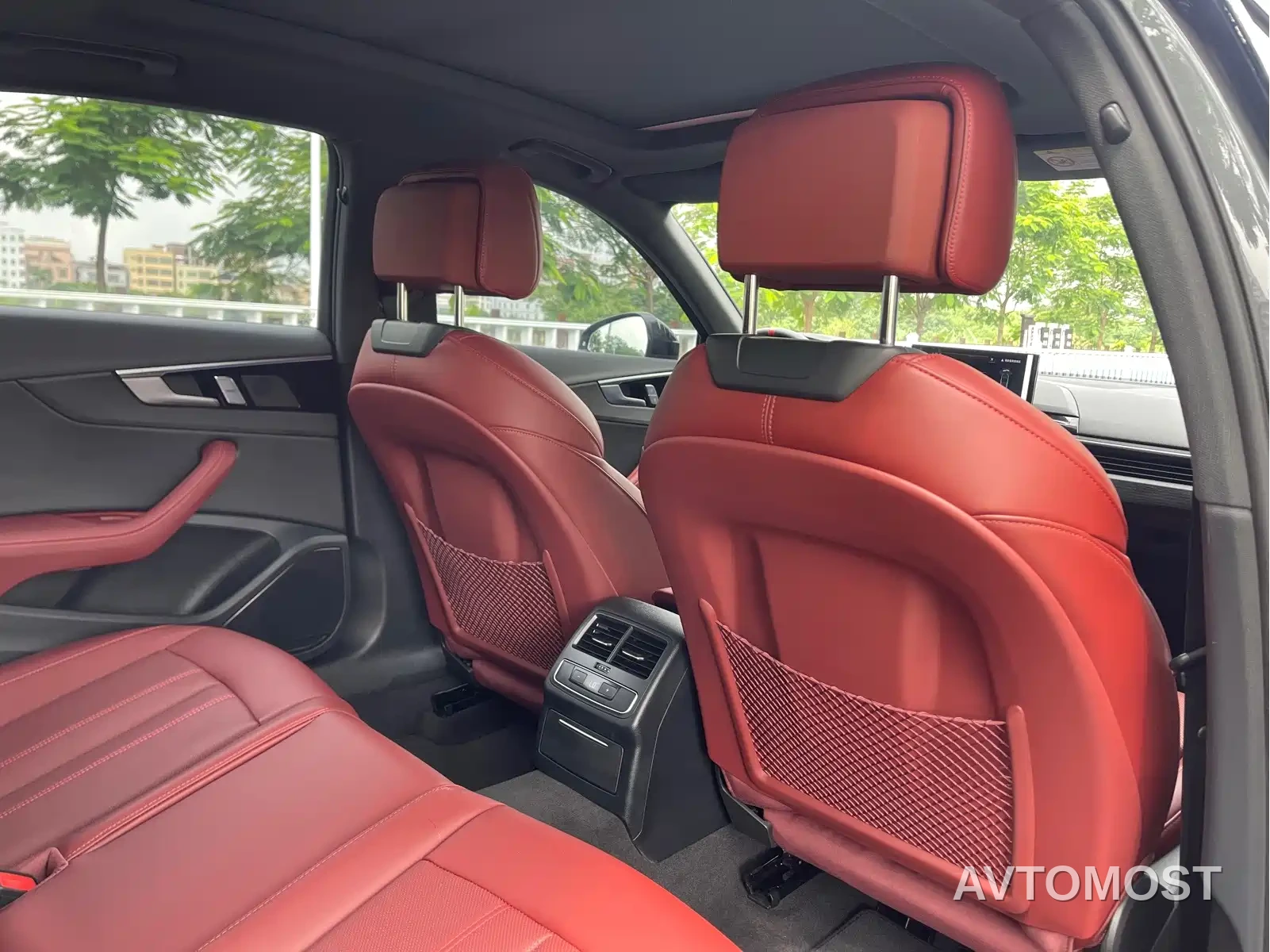 Audi A4L 2025 2 Million Celebration Edition 40 TFSI Luxury Dynamic — фото 12