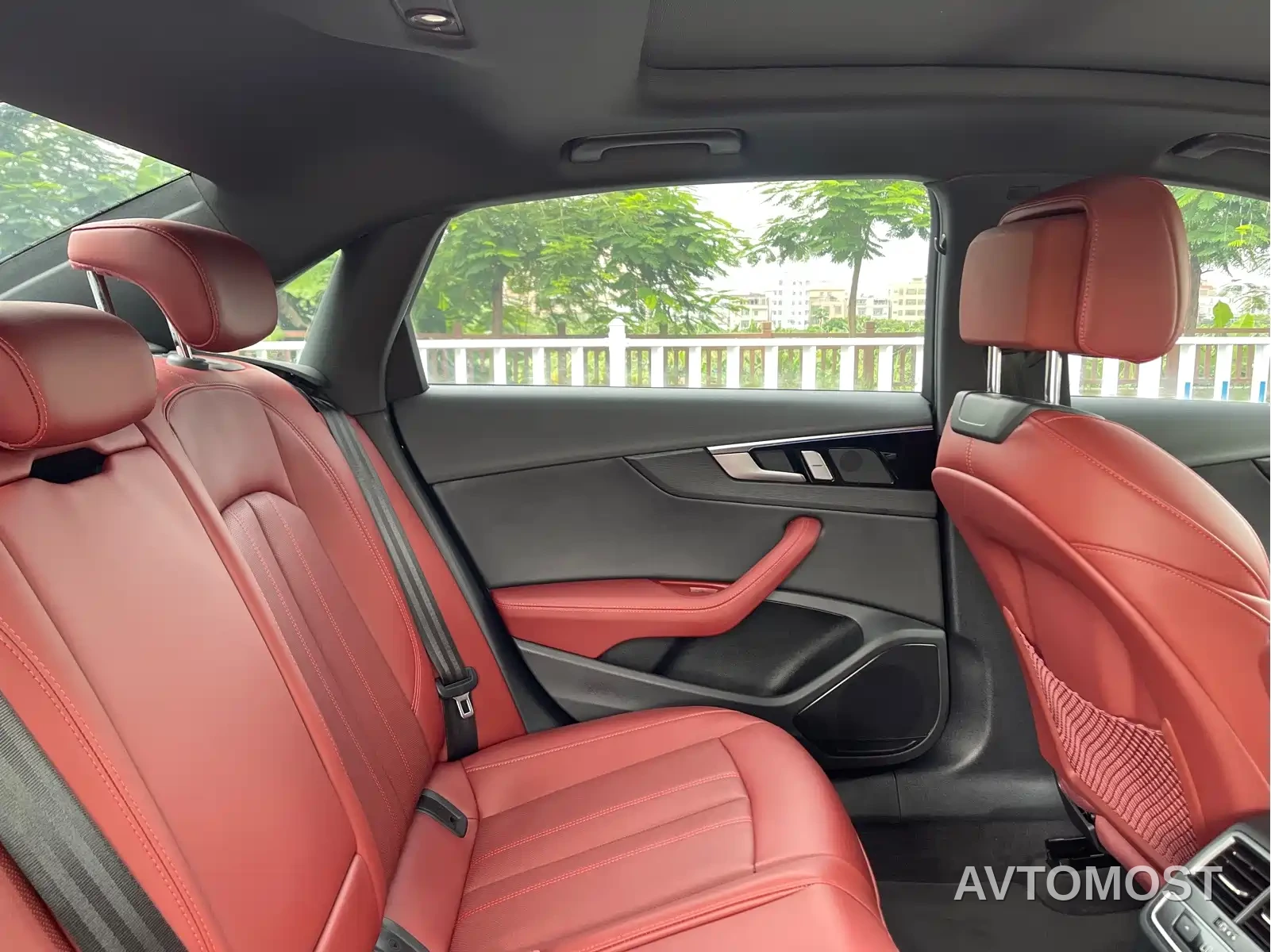 Audi A4L 2025 2 Million Celebration Edition 40 TFSI Luxury Dynamic — фото 13