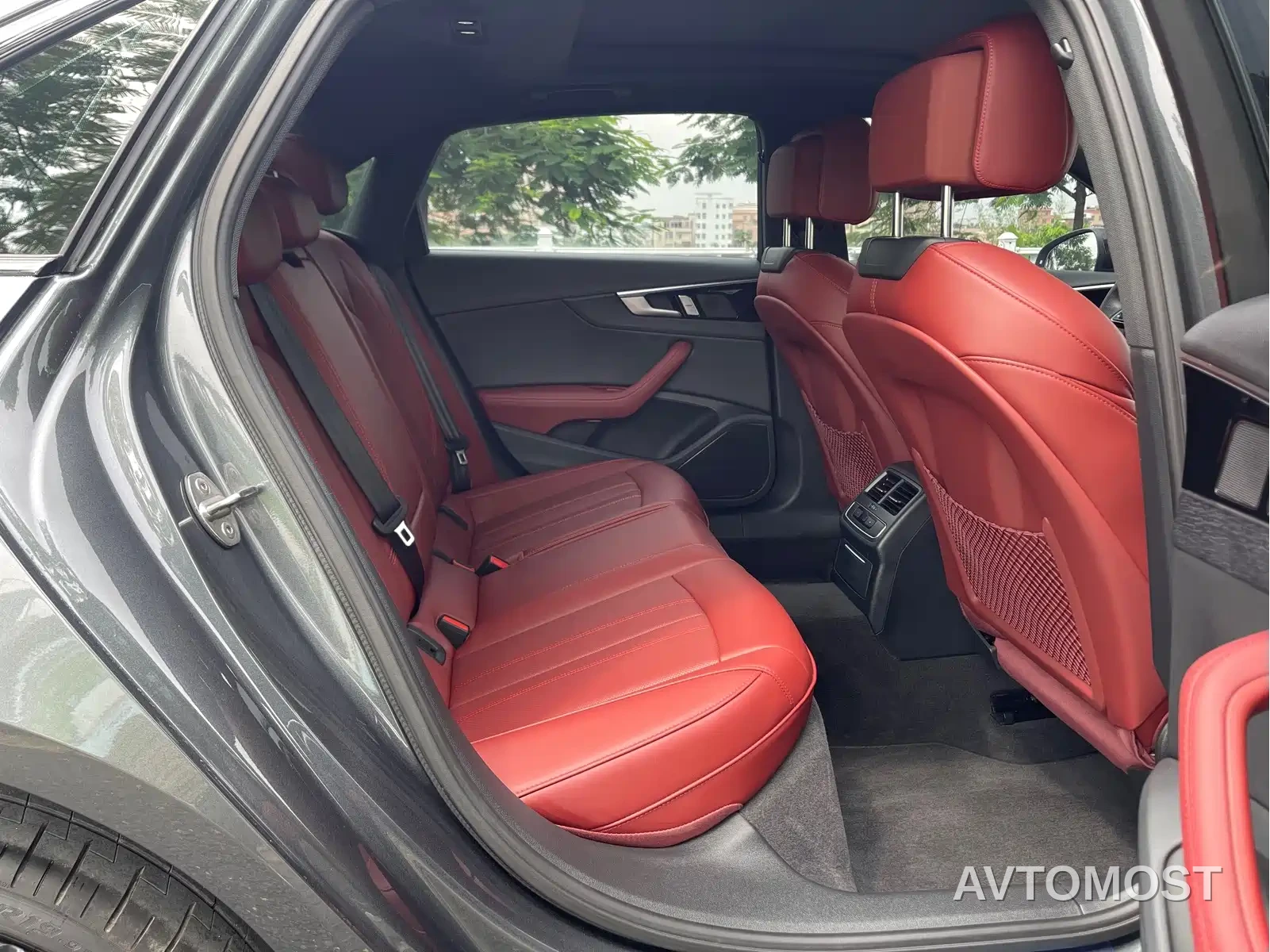 Audi A4L 2025 2 Million Celebration Edition 40 TFSI Luxury Dynamic — фото 14