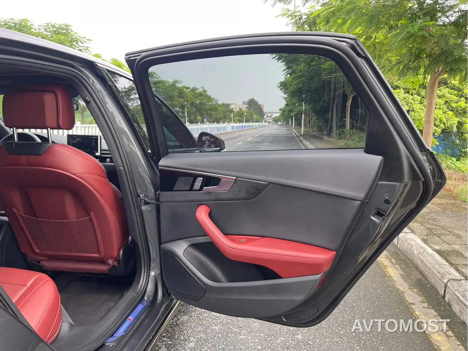 Audi A4L 2025 2 Million Celebration Edition 40 TFSI Luxury Dynamic — фото 15
